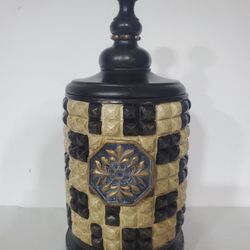 Decorative Urn With Lid