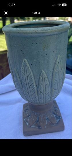 Ceramic Pedestal Planter with Leaf Design