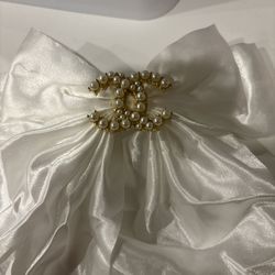 Custom clip bow