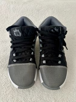 Nike LeBron Witness 8