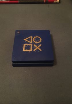 PS4 comes with wires and controller