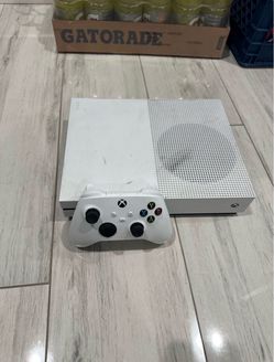 White Xbox 1 S Console