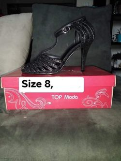 New women’s shoes size 8