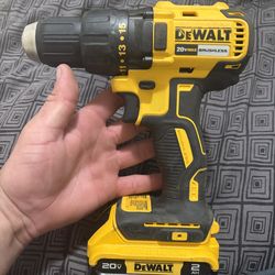 DEWALT DCD777 20V MAX Brushless Drill/Driver with a 2Ah battery