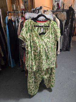 Darling 2 Piece Outfit. Size 1 X