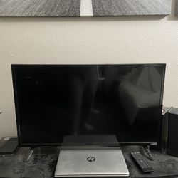Vizio Tv 32” With Control Remote 