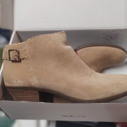 Women's Size 8 Boots 