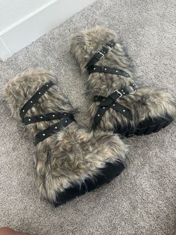 Fur boots with bondage straps