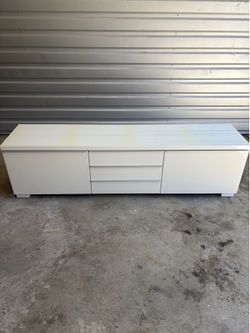 White IKEA BESTÅ BURS TV  Stand