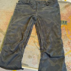 VOLCOM Camo Snow Pants Large