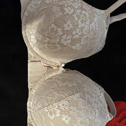 3 Victoria secret Bra’s