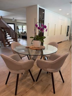Dining table set.