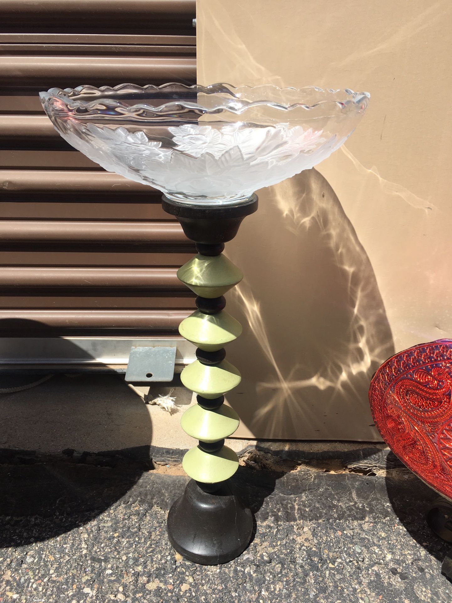 Bird bather Feeder for your summer garden! Rose etched glass bowl with fun stand!