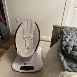 Mamaroo 4moms 2022 $110