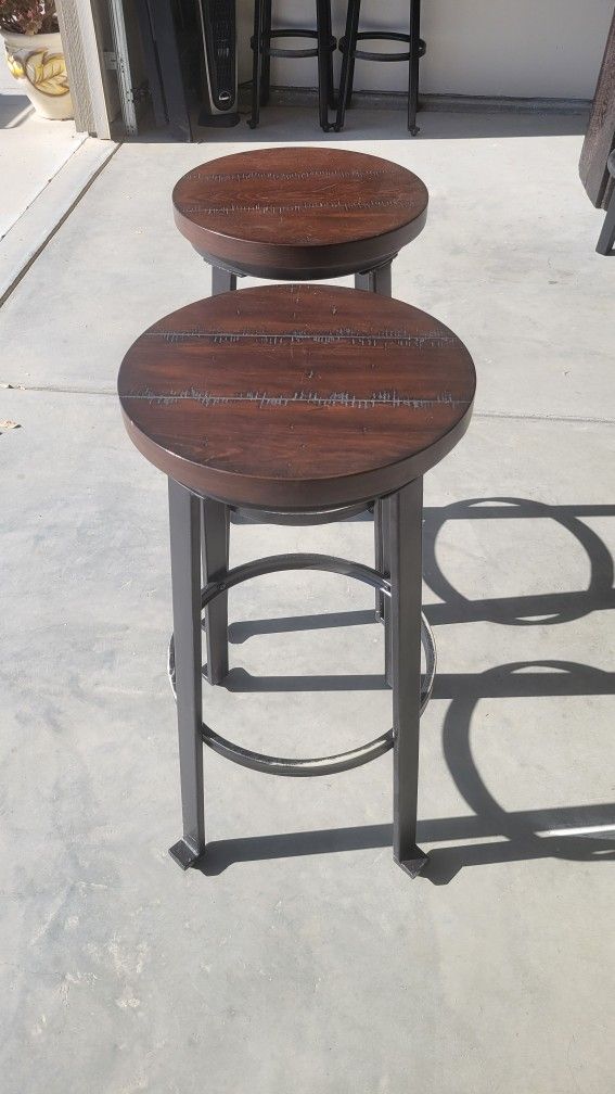 Nice Pub Height Bar Stools 