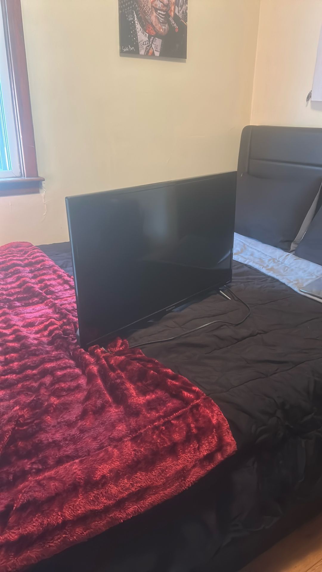 32-33INCH ROKU TV!