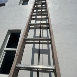 32 Foot Ladder - Great Condition 