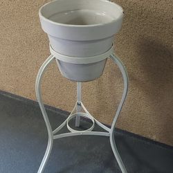 Ceramic Pot And Stand 