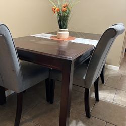 Dining Table & Chairs 