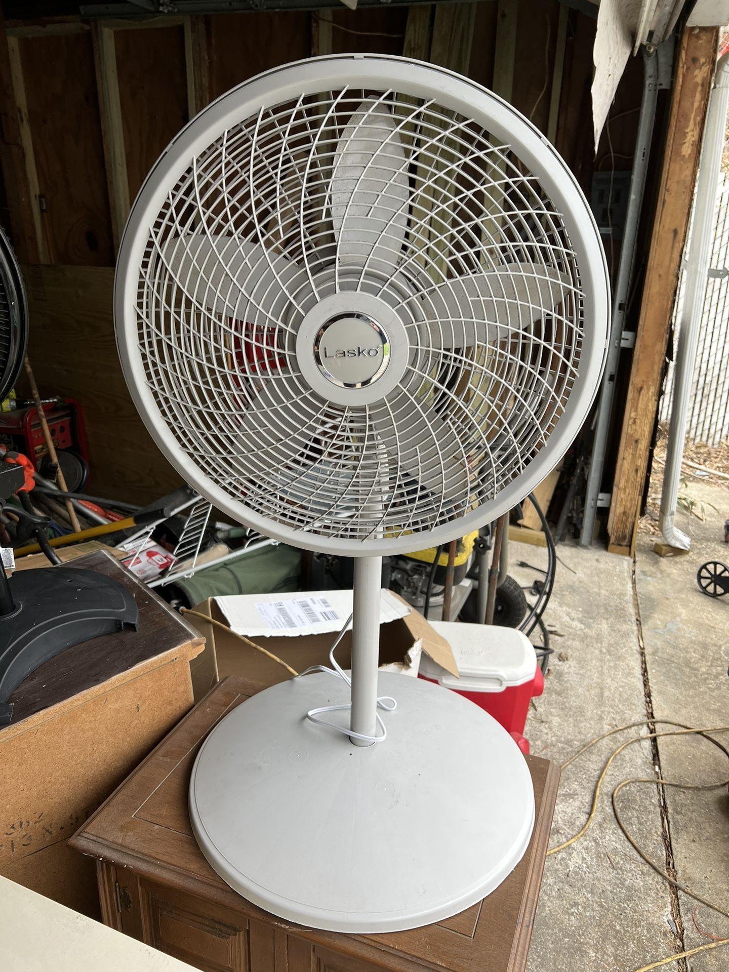 Pedestal Fan (works! Does not oscillate)