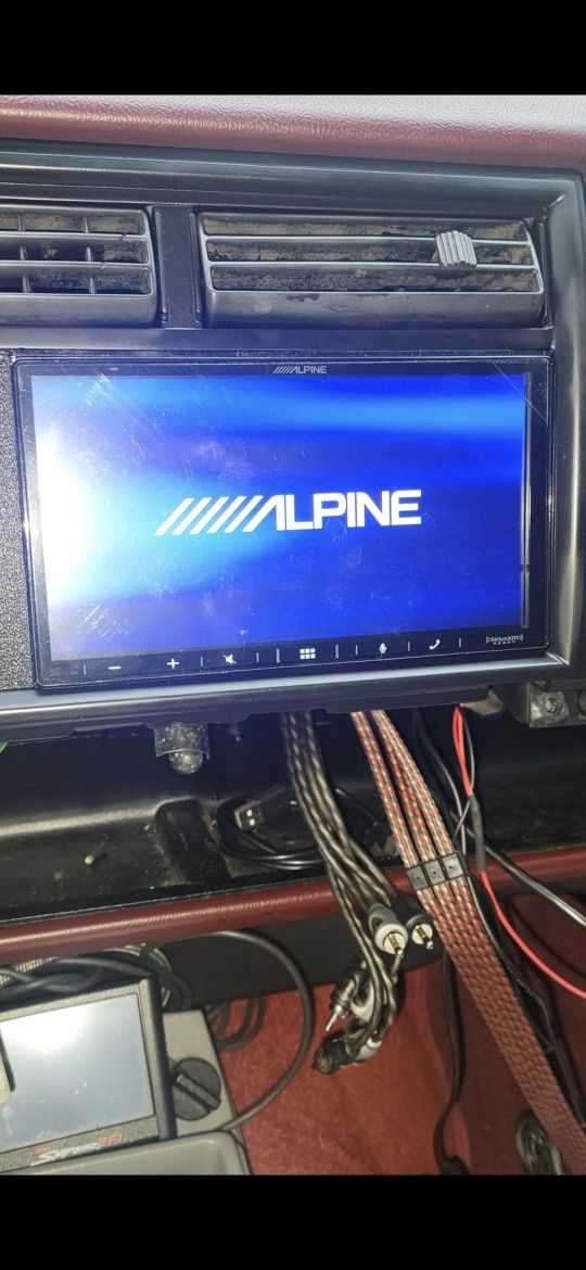 Alpine ILXW650 Double Din