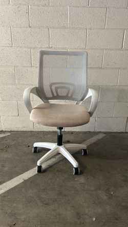 White desk chair