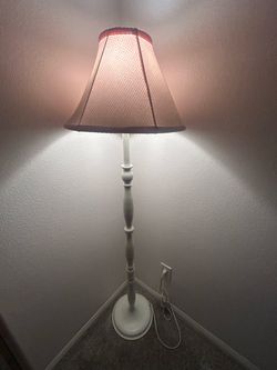 WHITE VINTAGE FLOOR LAMP WITH FABRIC SHADE