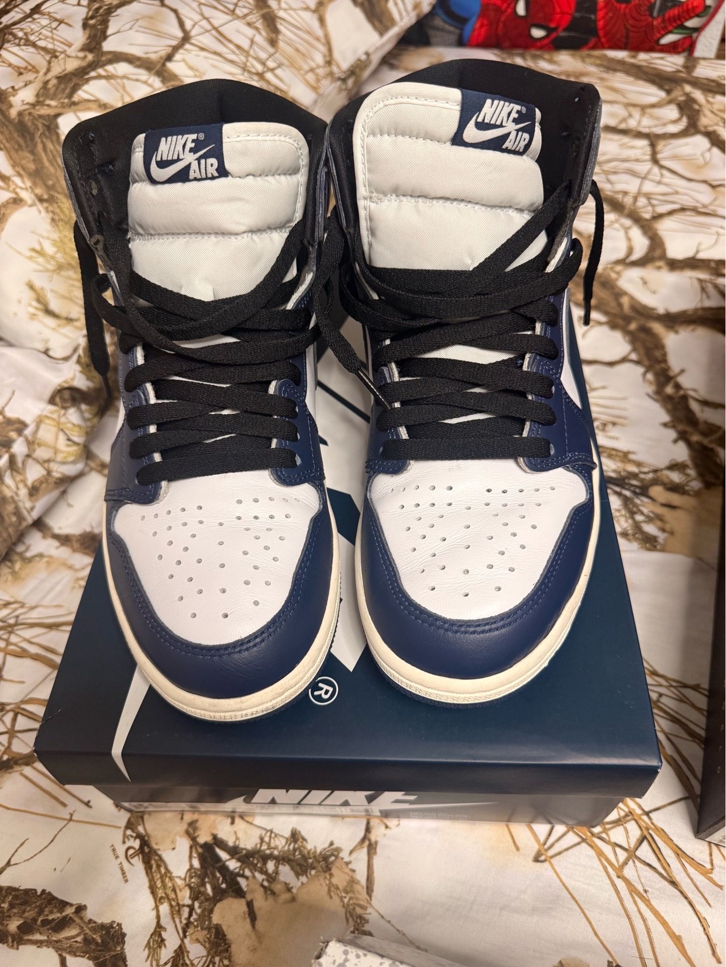 Jordan 1s midnight navy 8.5