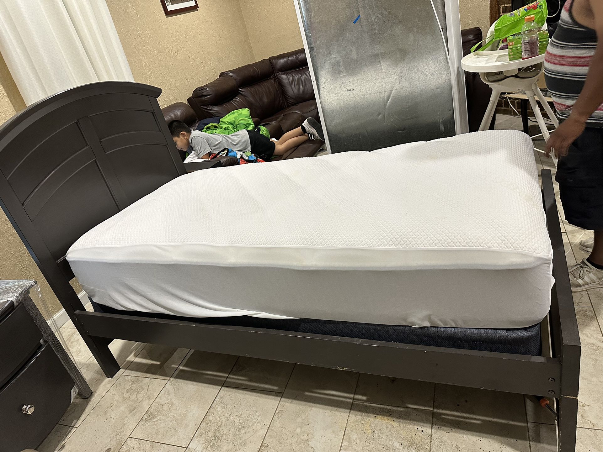Twin mattress 