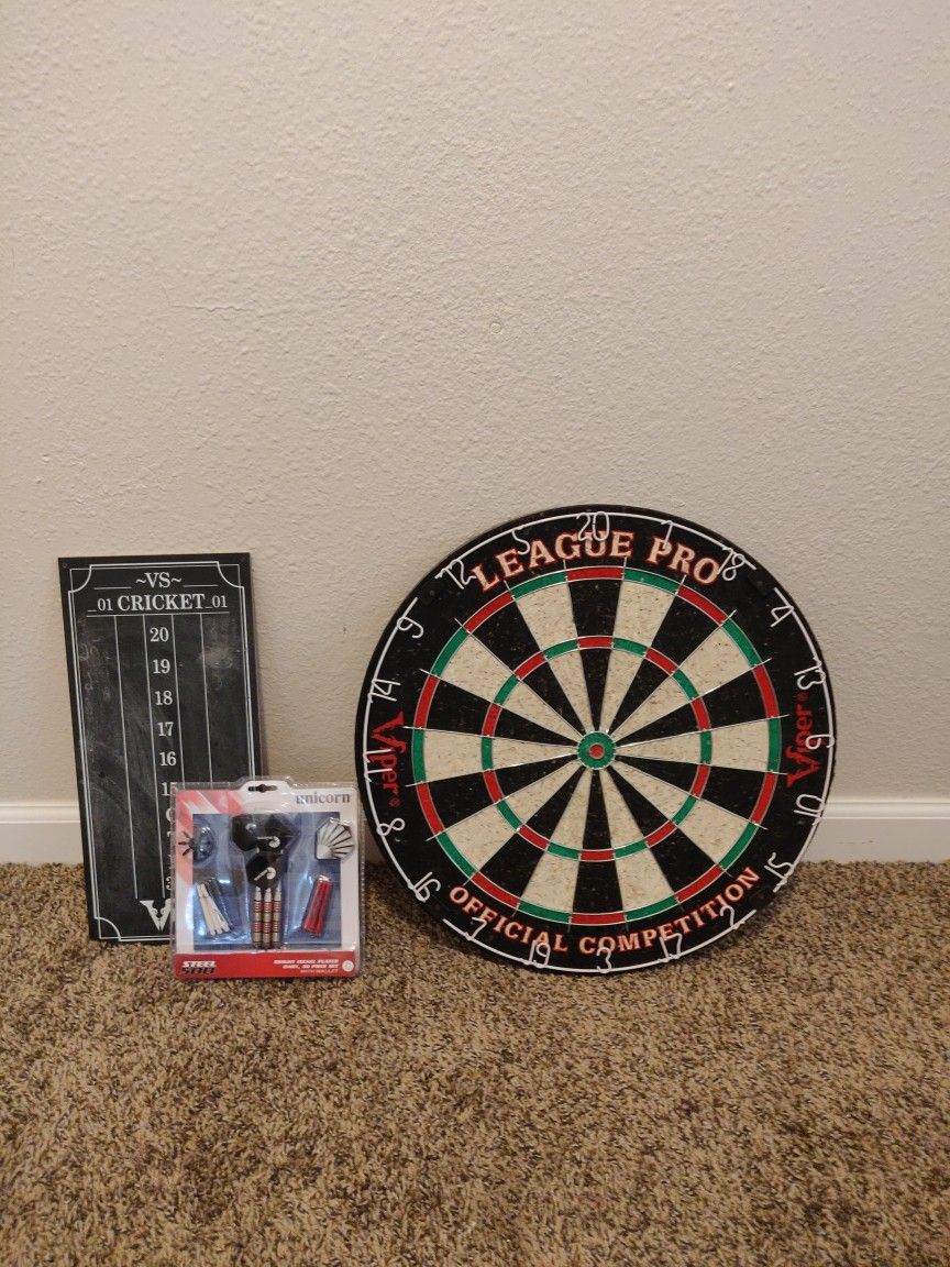 Viper Dartboard and Unicorn Nickel-plated Darts (Lightly Used)