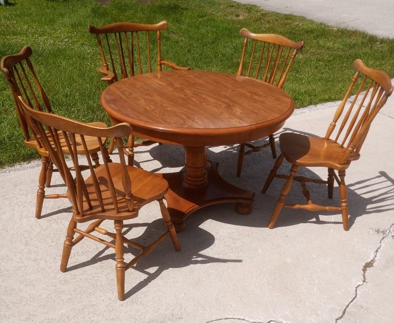 Solid Wood Dinning Set!!!!! Delivery Available!!!