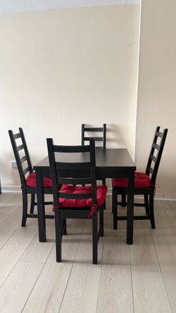 Dining table and 4 chairs
