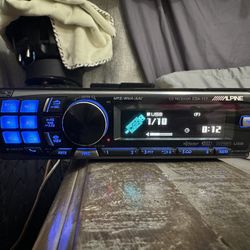 Alpine CDA-117 USB Car Stereo
