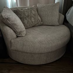 Swivel Oversized chair 