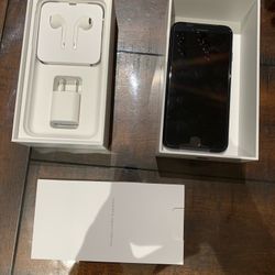 iPhone 7 32GB cricket with all apple accessories brand new sealed