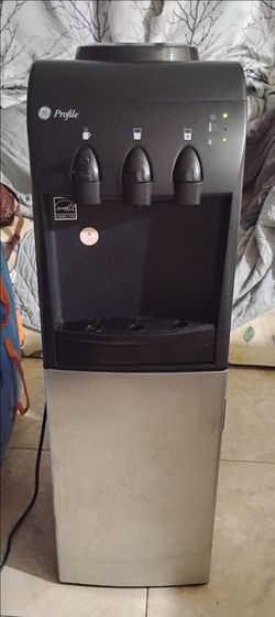 GE refrigerator water dispenser