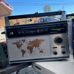 Bulova Worldwide 5 Band Radio