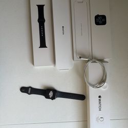 Apple Watch SE GPS 44mm Midnight Aluminum Case with M/L Midnight Sport