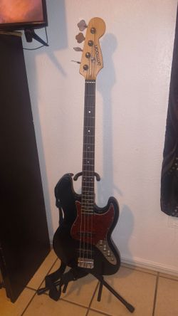Bass guitar