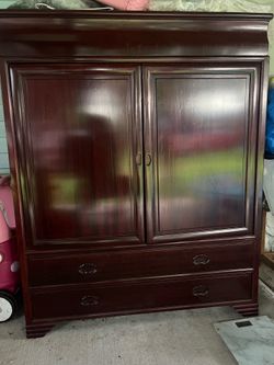 🚨Solid wood dresser and commercial vacuum