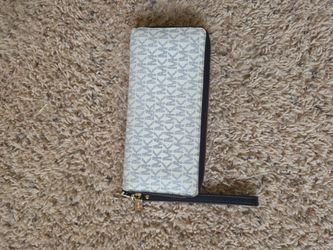 Michael Kors Zip-Around Wristlet Wallet