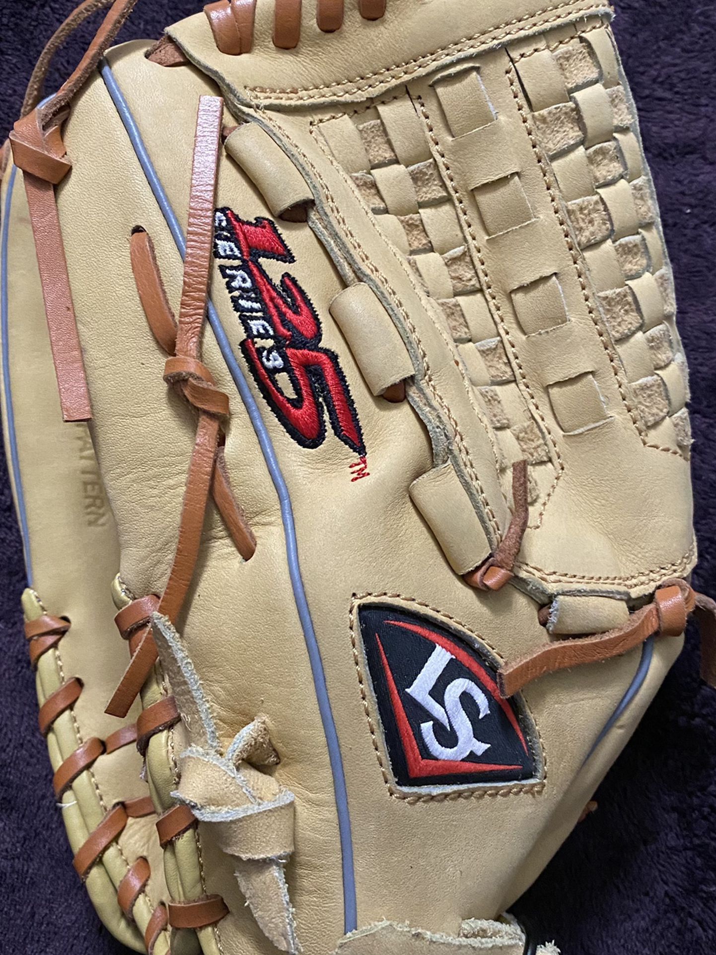 Left-Handed Throw Louisville Slugger 125 Series Baseball Glove