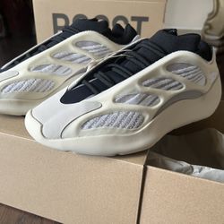 YEEZY BOOST 700 AZAEL