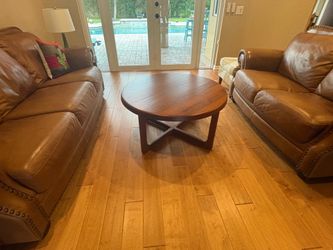 Round Solid Wood Coffee Table – Mid-Century Modern