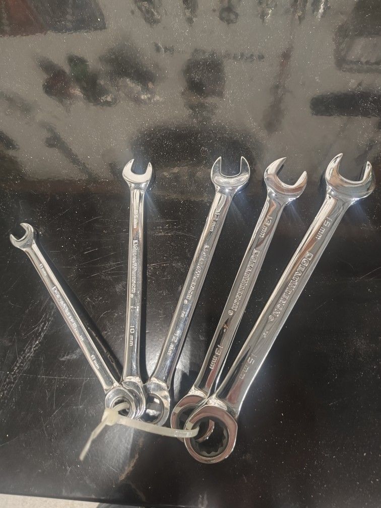 Gear wrench Ratcheting Wrenches