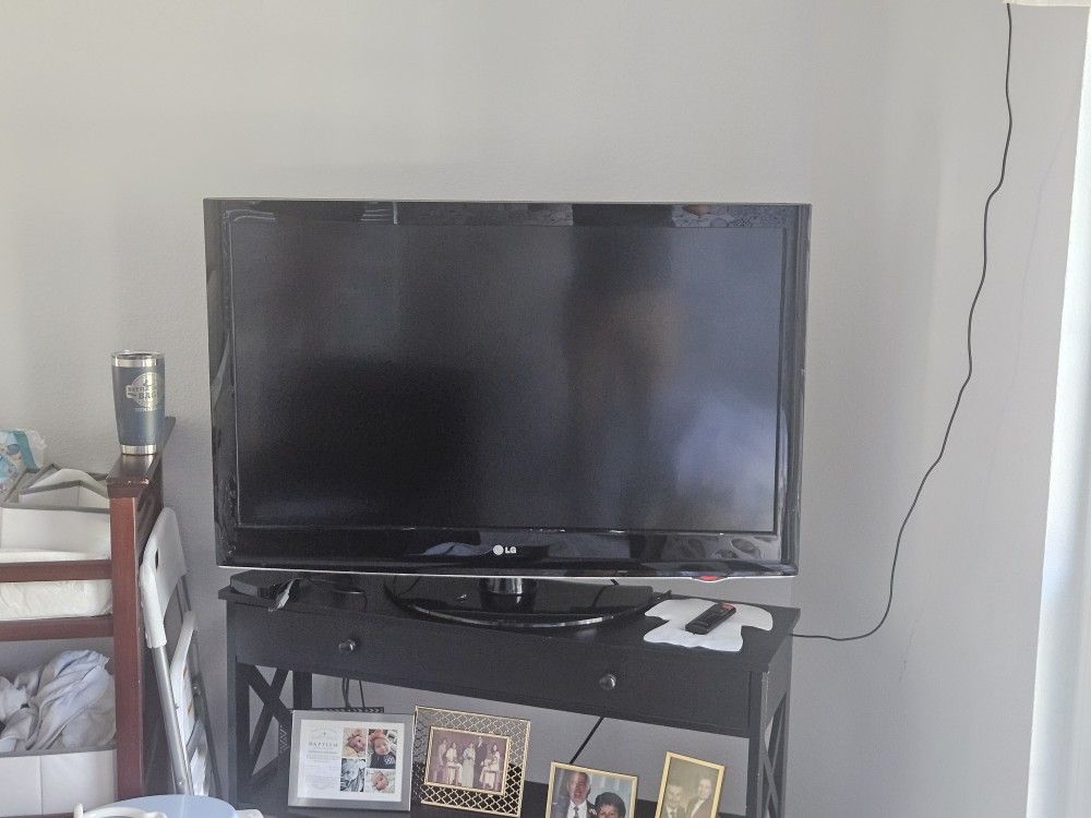 43 INCH LG HD TV OBO
