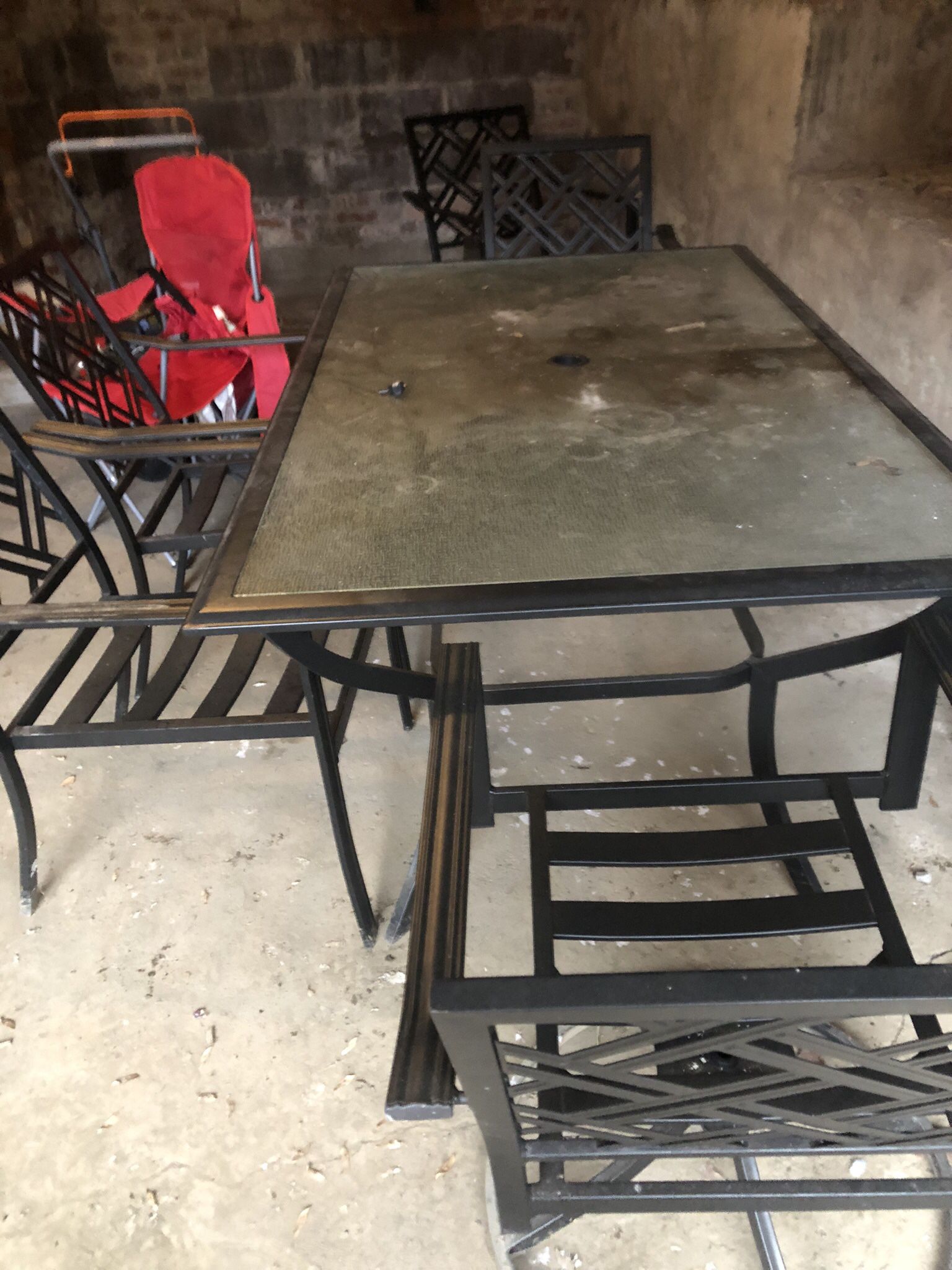 Outdoor Table With  6 Chairs 