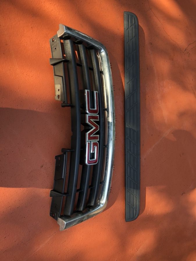 GMC Sierra Grille and truck bed lip 2007-13