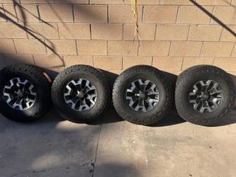 2023 TOYOTA TACOMA RINES Y LLANTAS DE VENTA