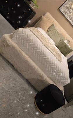 ✨️4pc Queen, King Bed Frames✨️ Furniture Sectionals, Dining Avail